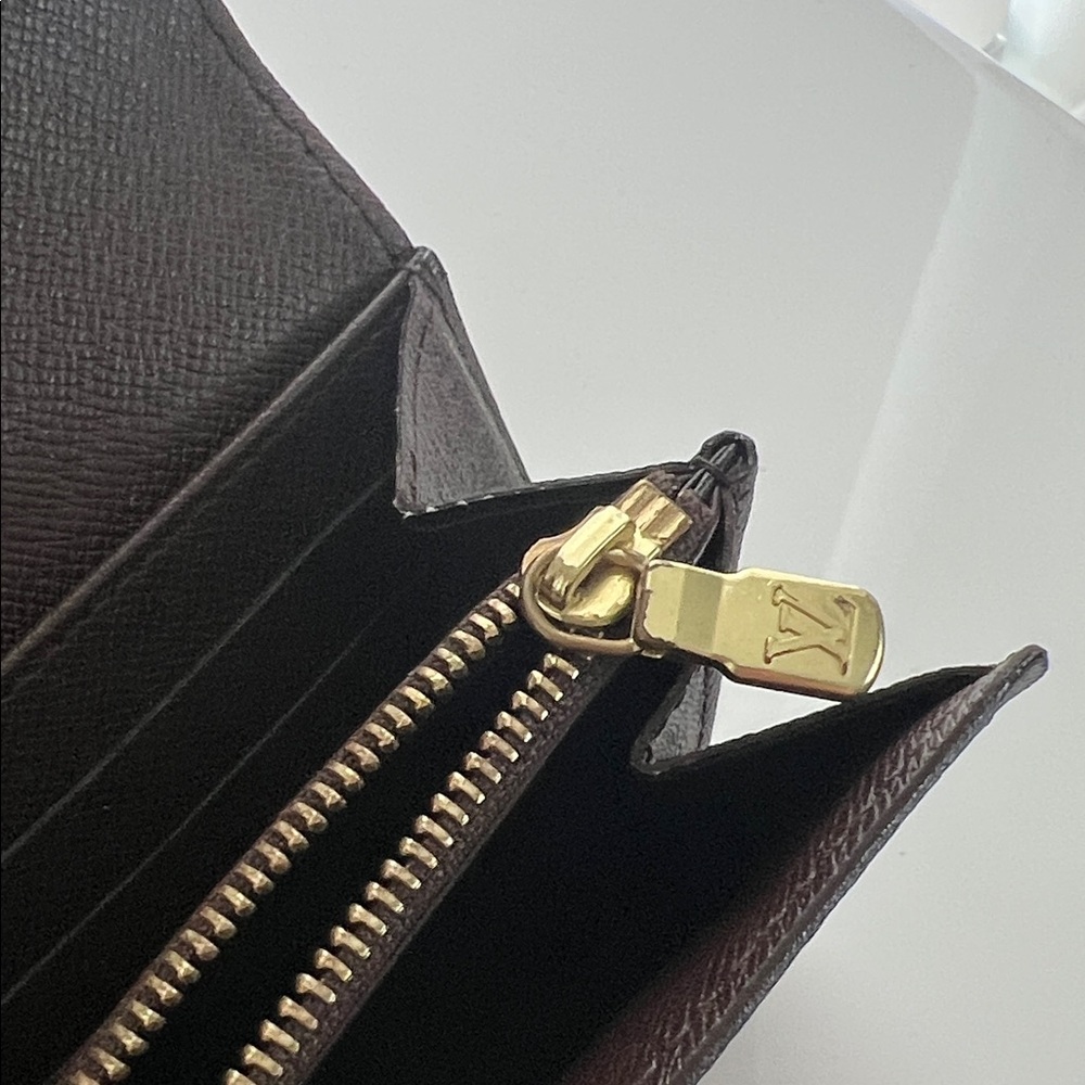 💯 Authentic Louis Vuitton Damier Ebene Wallet with Gold Accent - Picture 6 of 10